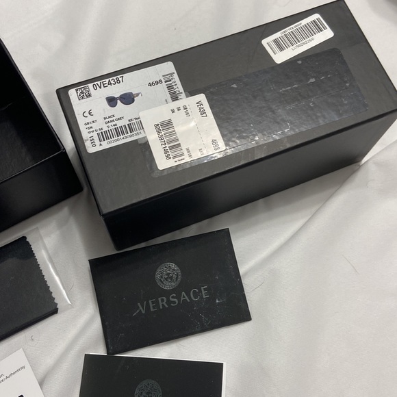 Versace sunglasses box with authenticity booklet and wipe cloth,tag,case set - Picture 3 of 5